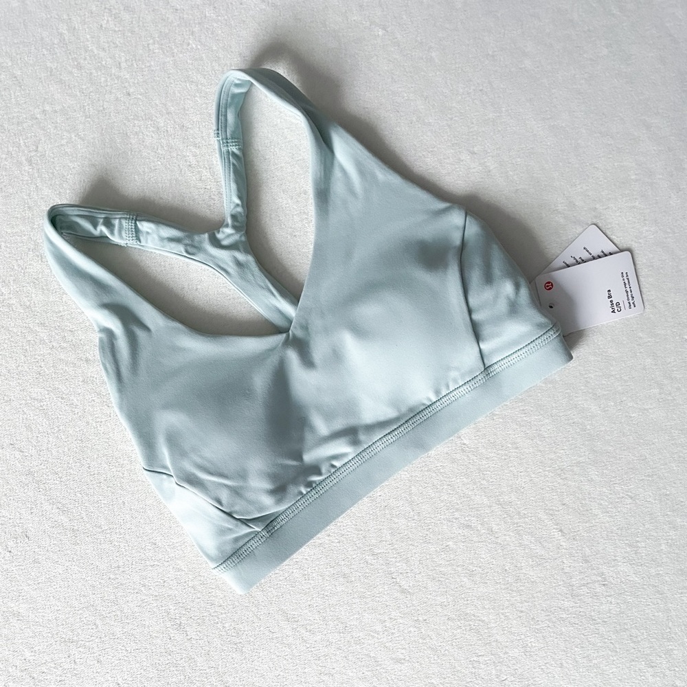 Lululemon NWT Arise Bra (Hazy Jade)